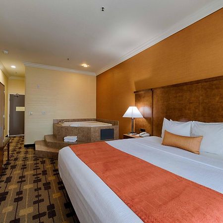 Best Western Plus Delta Inn & Suites Oakley Zewnętrze zdjęcie