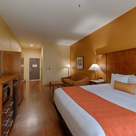 Best Western Plus Delta Inn & Suites Oakley Zewnętrze zdjęcie