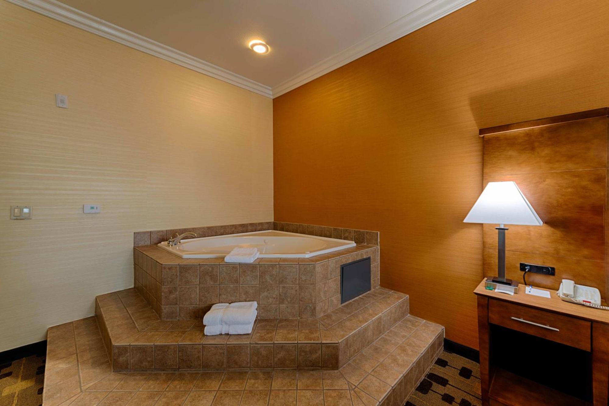 Best Western Plus Delta Inn & Suites Oakley Zewnętrze zdjęcie