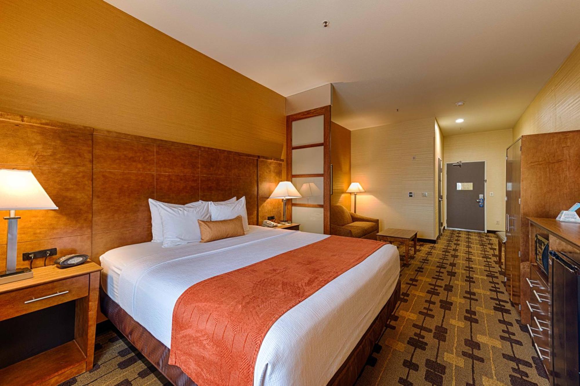 Best Western Plus Delta Inn & Suites Oakley Zewnętrze zdjęcie