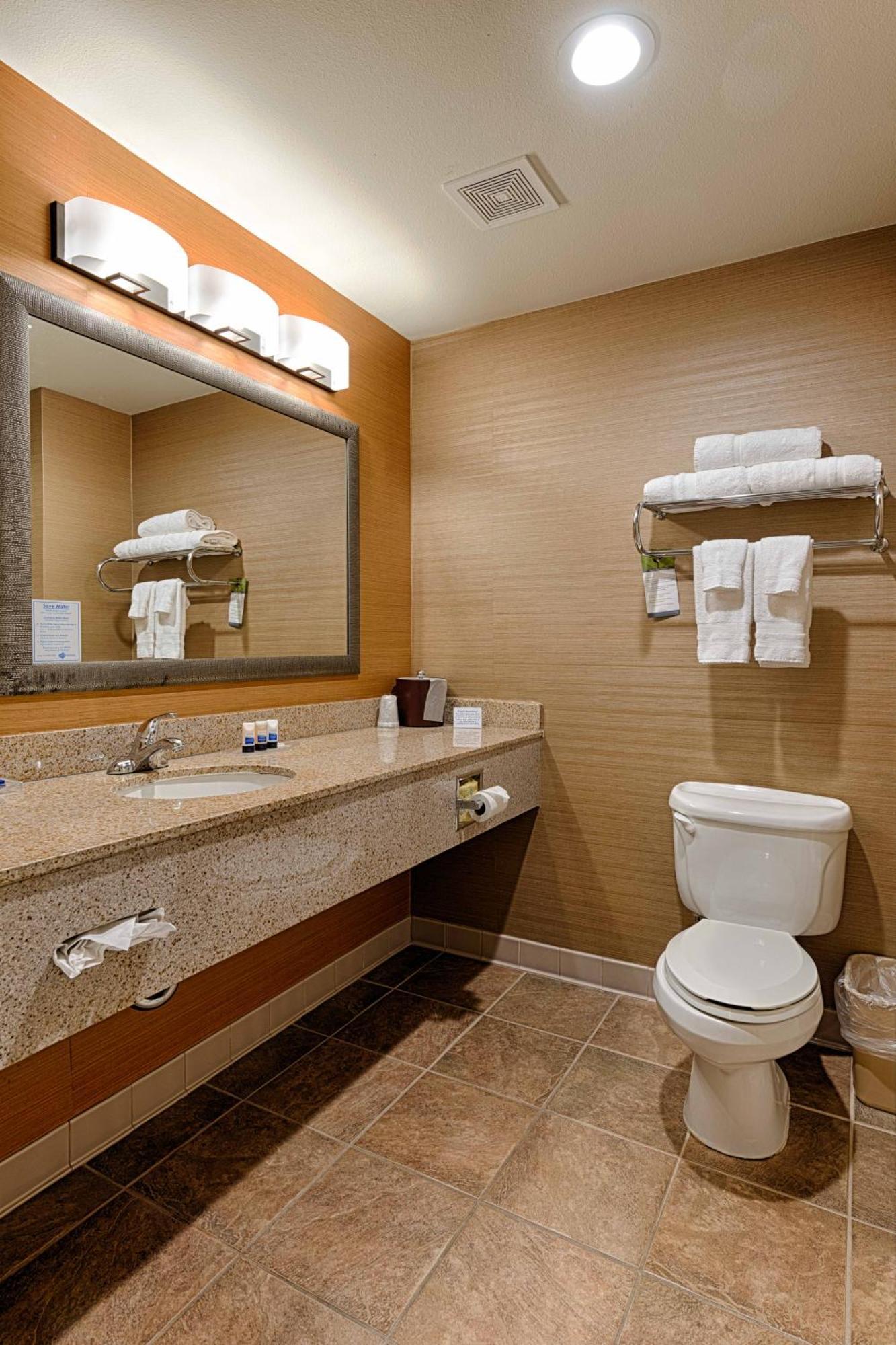 Best Western Plus Delta Inn & Suites Oakley Zewnętrze zdjęcie