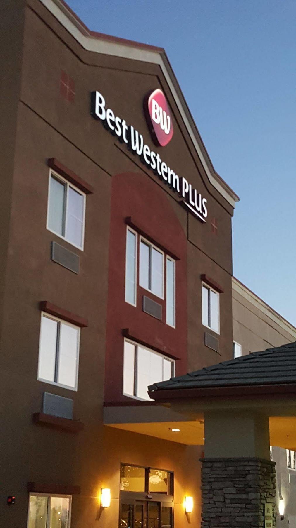Best Western Plus Delta Inn & Suites Oakley Zewnętrze zdjęcie