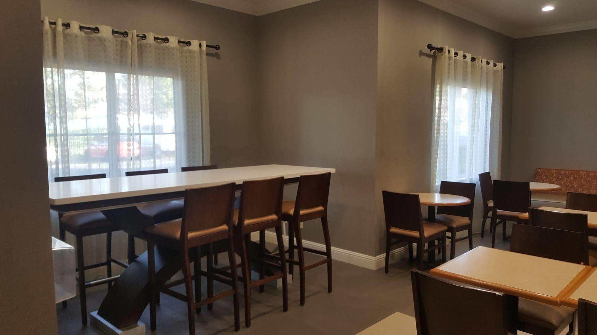 Best Western Plus Delta Inn & Suites Oakley Zewnętrze zdjęcie